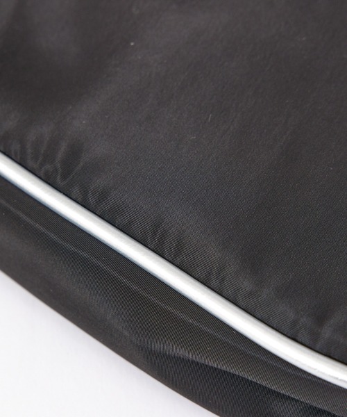 cheek(BAG)(チーク)の「【cheek】square shoulder ハーフムーン風 スクエア ナイロン ショルダーバッグ(ショルダーバッグ・レディース・パープル/オフホワイト/ブラック・フリー)」の15枚目の写真