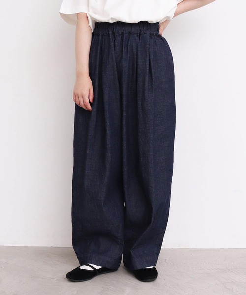 l'atelier du savon（アトリエドサボン）の「_たっぷりタックデニムパンツ（デニムパンツ・レディース・ネイビー・FREE）」の13枚目の写真
