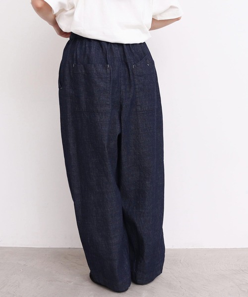 l'atelier du savon（アトリエドサボン）の「_たっぷりタックデニムパンツ（デニムパンツ・レディース・ネイビー・FREE）」の17枚目の写真