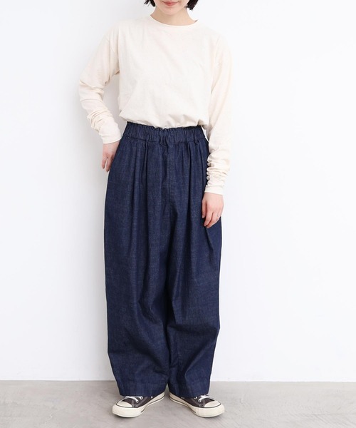 l'atelier du savon（アトリエドサボン）の「_たっぷりタックデニムパンツ（デニムパンツ・レディース・ネイビー・FREE）」の5枚目の写真