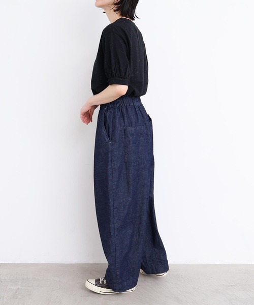 l'atelier du savon（アトリエドサボン）の「_たっぷりタックデニムパンツ（デニムパンツ・レディース・ネイビー・FREE）」の10枚目の写真