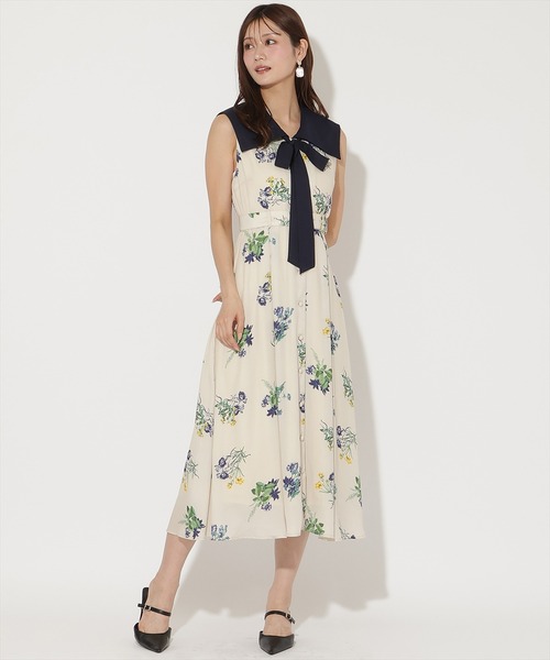 AND COUTURE(アンドクチュール)の「ドローイングフラワー配色襟ワンピース(ワンピース・レディース・ブラック系その他/ベージュ系その他/ブルー系その他・FREE)」の3枚目の写真