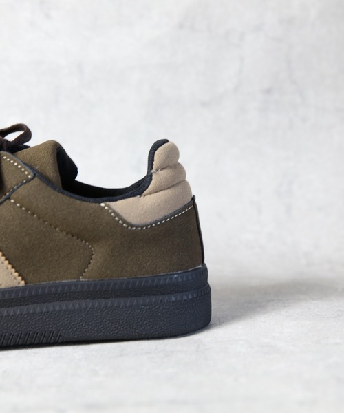 ８(eight)（エイト）の「2本ラインレトロスニーカー（スニーカー・メンズ・ブラック/グレー/カーキ・25.0cm/25.5cm/26.0cm/26.5cm/27.0cm/28.0cm）」の8枚目の写真