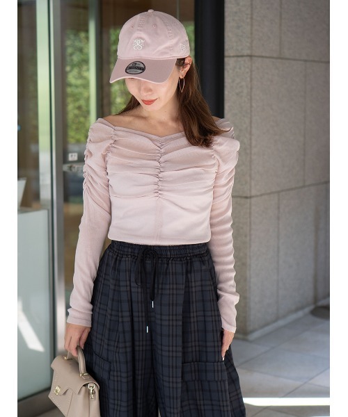 SNIDEL(スナイデル)の「ギャザーオフショルチュールトップス(Tシャツ/カットソー・レディース・ピンク/アイボリー/ブラック・F)」の3枚目の写真