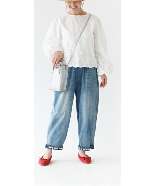 sanpo kuschel(サンポクシェル)の「〈全3色〉立体花とぽわん袖トップス(シャツ/ブラウス・レディース・ホワイト/ベージュ/ブラック・FREE)」の6枚目の写真