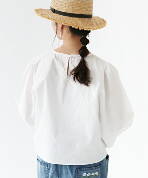sanpo kuschel(サンポクシェル)の「〈全3色〉立体花とぽわん袖トップス(シャツ/ブラウス・レディース・ホワイト/ベージュ/ブラック・FREE)」の17枚目の写真