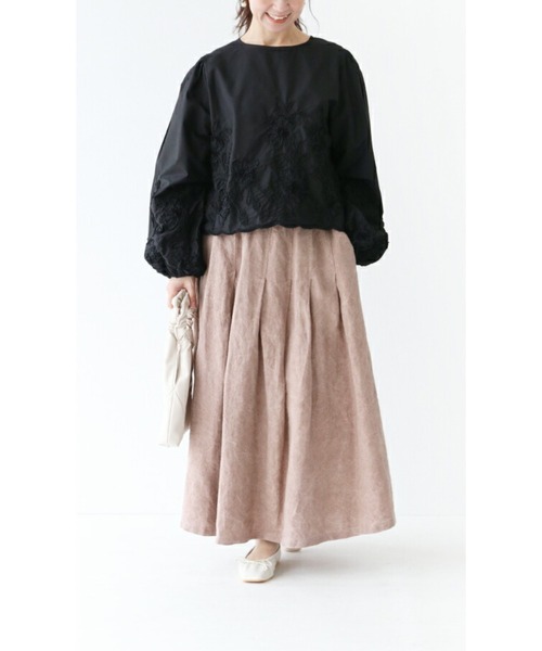 sanpo kuschel(サンポクシェル)の「〈全3色〉立体花とぽわん袖トップス(シャツ/ブラウス・レディース・ホワイト/ベージュ/ブラック・FREE)」の7枚目の写真