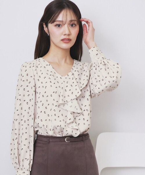 index(インデックス)の「Vネックフリルブラウス【洗濯機OK/イージーアイロン】(シャツ/ブラウス・レディース・ベージュ系その他4/サックスブルー/ブラウン系その他2・36/38/40/42)」の11枚目の写真
