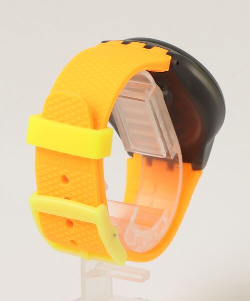 SWATCH(スウォッチ)の「SWATCH NEON SIGNAL FLAG(アナログ腕時計・レディース・ブラック・FREE)」の6枚目の写真