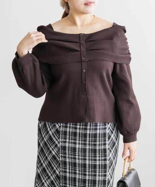 CLETTE(クレット)の「CLETTEオリジナルフロントボタンオフショル風長袖ニット(ニット/セーター・レディース・ピンク/ブラウン/チャコールグレー・LL/3L/4L)」の1枚目の写真
