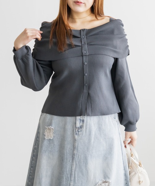 CLETTE(クレット)の「CLETTEオリジナルフロントボタンオフショル風長袖ニット(ニット/セーター・レディース・ピンク/ブラウン/チャコールグレー・LL/3L/4L)」の4枚目の写真