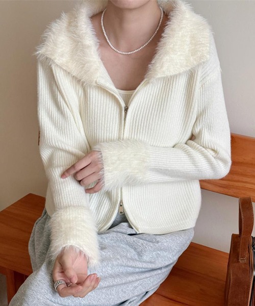 GLAMOROUS JANE（グラマラスジェーン）の「衿袖ファー付ジップニットカーディガン（カーディガン/ボレロ・レディース・ブラック/アイボリー/ホワイト/ブラウン・FREE）」の8枚目の写真