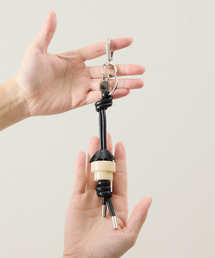 ITTI（イッチ）の「ITTI イッチ / CRISTY FLOWER KNOT CHARM STCOW クリスティフラワーノットチャームキーホルダー 牛革 / ITTI-GOODS-084-STC（キーホルダー）」