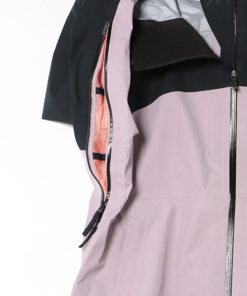 ROXY(ロキシー)の「GORE-TEX LUNALITE 3L/ロキシーゴアテックススキースノーボードウェア(ジャケット)(マウンテンパーカー・レディース・ライラック・MEDIUM/LARGE)」の11枚目の写真