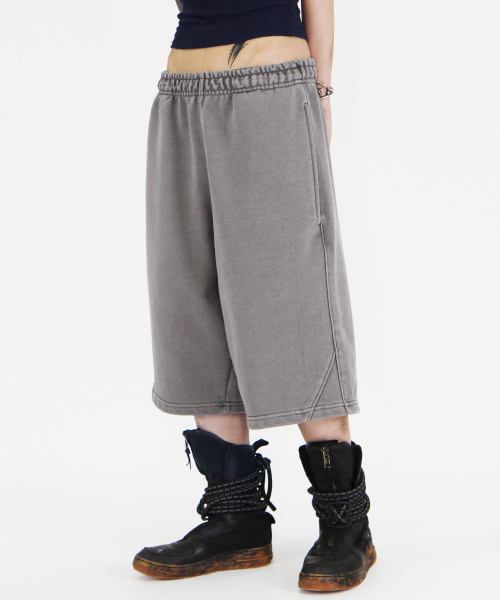 CRIGUN(クリガン)の「スプリットバミューダパンツピグメントグレー(その他パンツ・レディース・グレー・MEDIUM/LARGE/X-LARGE)」の1枚目の写真