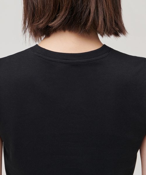 MUSINSA STANDARD WOMAN（ムシンサスタンダードウーマン）の「ウィメンズクルーネッククロップスリーブレストップ[ブラック]（Tシャツ/カットソー・レディース・その他・SMALL/MEDIUM/LARGE/X-SMALL）」の5枚目の写真