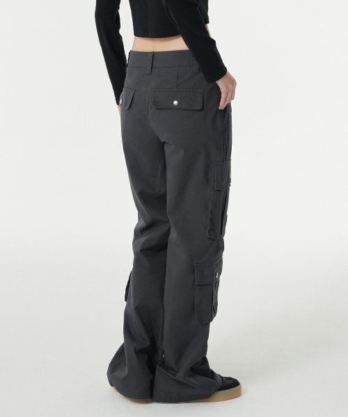 MUSINSA STANDARD WOMAN（ムシンサスタンダードウーマン）の「ウィメンズセミブーツカットユーティリティカーゴパンツ[ダークグレー]（その他パンツ・レディース・その他・30/24/27/28/29/25/26）」の3枚目の写真