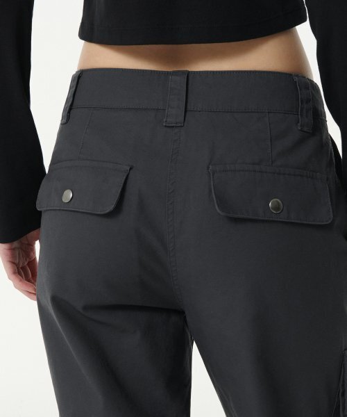 MUSINSA STANDARD WOMAN（ムシンサスタンダードウーマン）の「ウィメンズセミブーツカットユーティリティカーゴパンツ[ダークグレー]（その他パンツ・レディース・その他・30/24/27/28/29/25/26）」の8枚目の写真