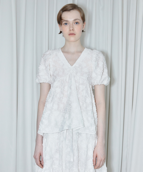 SINOON(シヌーン)の「JACQUARD RIBBON BLOUSE (WHITE)(シャツ/ブラウス・レディース・ホワイト・FREE)」の4枚目の写真