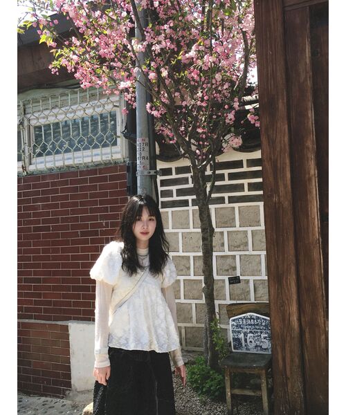SINOON(シヌーン)の「JACQUARD RIBBON BLOUSE (WHITE)(シャツ/ブラウス・レディース・ホワイト・FREE)」の6枚目の写真