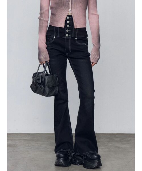 EMODA（エモダ）の「スーパーハイウエストフレアパギンス（デニムパンツ・レディース・ブラック/ライトブルー・X-SMALL/SMALL/MEDIUM）」の4枚目の写真