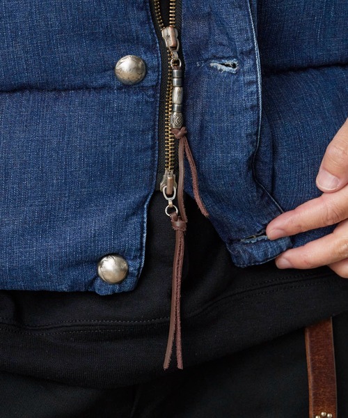 REMI RELIEF（レミレリーフ）の「REMI RELIEF/レミレリーフ ナチュラル加工 デニムダウンベスト（ダウンベスト・メンズ・ブルー/ライトブルー・M/L/XL）」の22枚目の写真