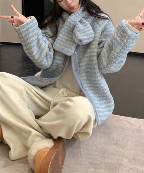 gossip!ロサンゼルス(ゴシップロサンゼルス)の「Y2K ボアリバーシブルコート マフラーセット 2WAY(その他アウター・レディース・ブルー/オフホワイト・FREE)」の2枚目の写真