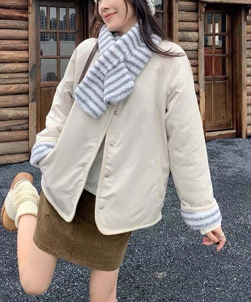 gossip!ロサンゼルス(ゴシップロサンゼルス)の「Y2K ボアリバーシブルコート マフラーセット 2WAY(その他アウター・レディース・ブルー/オフホワイト・FREE)」の4枚目の写真