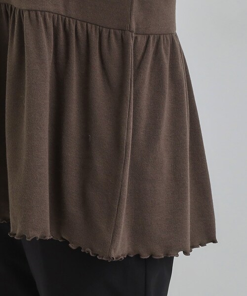 Cutie Blonde(キューティーブロンド)の「【洗濯機可/S-LL】品よく重ねる ペプラムリブトップス(チュニック・レディース・ブラック/ブラウン系その他/オフホワイト・01/02/03/04)」の4枚目の写真