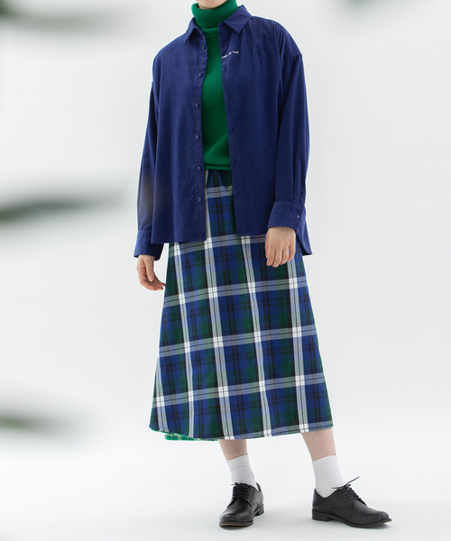 nop de nod(ノップドゥノッド)の「シャツコールロゴ刺繍シャツ(シャツ/ブラウス・レディース・グリーン/レッド/ネイビー・M)」の4枚目の写真