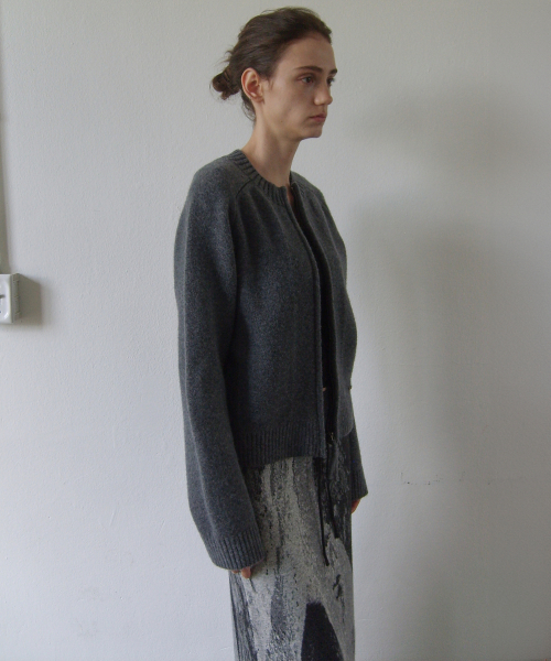 EN OR（エンオール）の「[ALPACA 30%] MERINO WOOL KNIT ZIP-UP - DARK GREY（ニット/セーター・レディース・その他・FREE）」の2枚目の写真