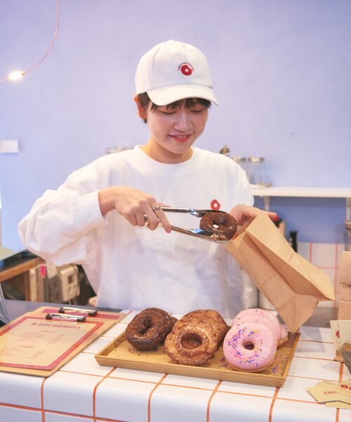 BIRTHDAY BAR（バースデイバー）の「≪BIRTHDAY BARオリジナル≫【B-DAY DONUTS】ドーナッツ刺繍キャップ（キャップ・レディース・ホワイト・0）」の9枚目の写真