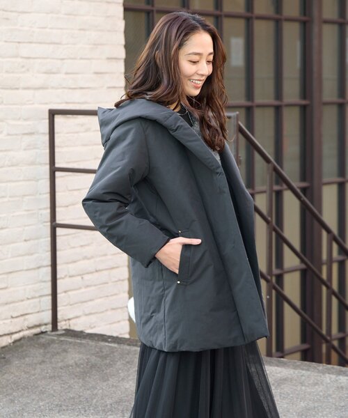 un dix cors（アンディコール）の「《上品スッキリ見え◎》マットランブラークロスロングダウンコート（ダウンジャケット/コート・レディース・グレイッシュベージュ/ブラック・FREE）」の5枚目の写真