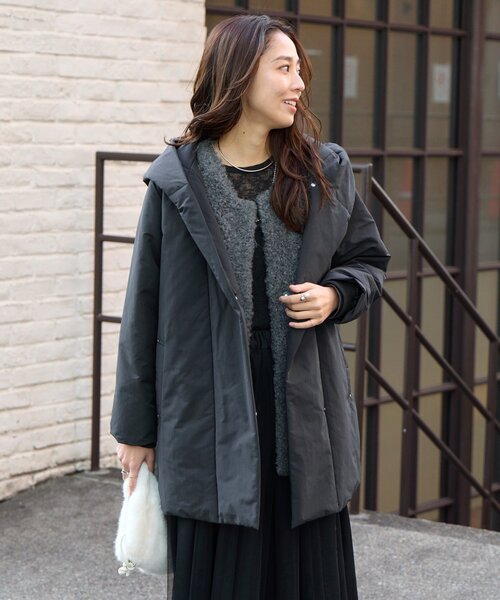 un dix cors（アンディコール）の「《上品スッキリ見え◎》マットランブラークロスロングダウンコート（ダウンジャケット/コート・レディース・グレイッシュベージュ/ブラック・FREE）」の7枚目の写真