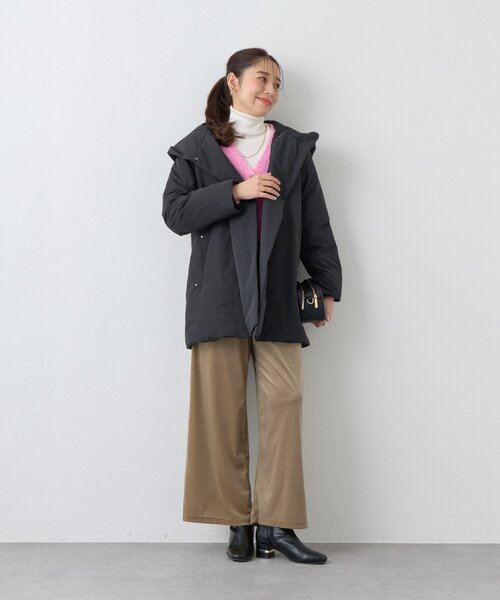 un dix cors（アンディコール）の「《上品スッキリ見え◎》マットランブラークロスロングダウンコート（ダウンジャケット/コート・レディース・グレイッシュベージュ/ブラック・FREE）」の12枚目の写真