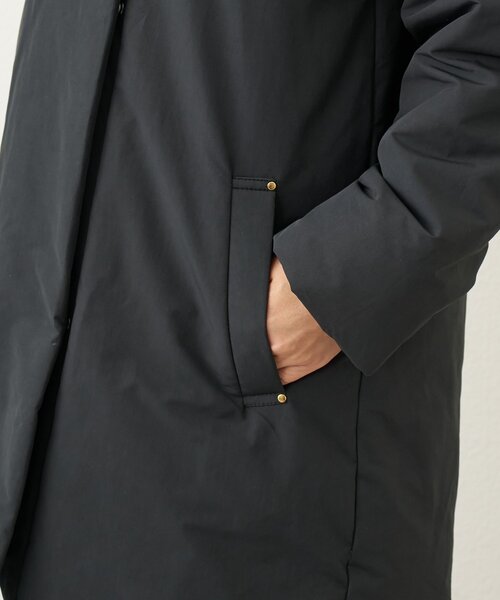 un dix cors（アンディコール）の「《上品スッキリ見え◎》マットランブラークロスロングダウンコート（ダウンジャケット/コート・レディース・グレイッシュベージュ/ブラック・FREE）」の19枚目の写真