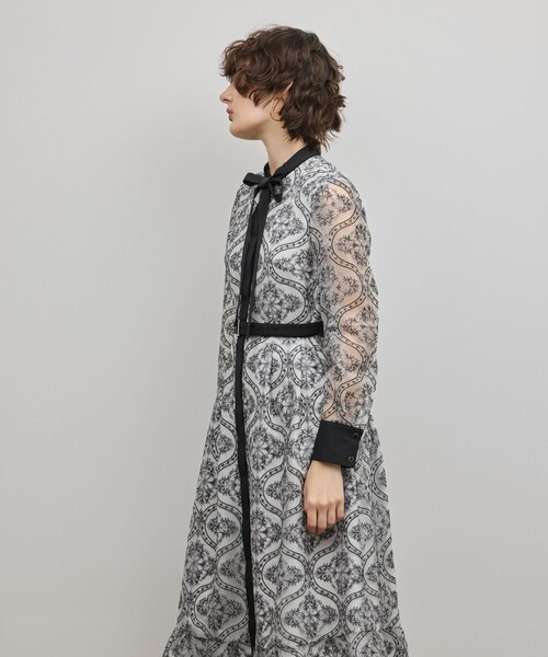 GRACE CONTINENTAL(グレースコンチネンタル)の「オーナメント刺繍フレアワンピース(ワンピース・レディース・キナリ/ラベンダー・34/36/38)」の18枚目の写真