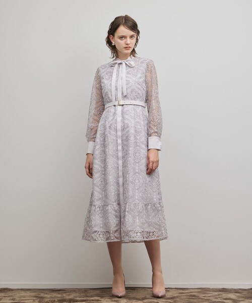 GRACE CONTINENTAL(グレースコンチネンタル)の「オーナメント刺繍フレアワンピース(ワンピース・レディース・キナリ/ラベンダー・34/36/38)」の9枚目の写真