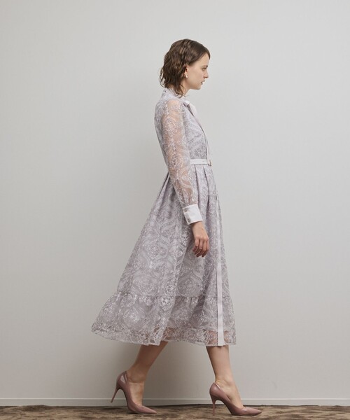 GRACE CONTINENTAL(グレースコンチネンタル)の「オーナメント刺繍フレアワンピース(ワンピース・レディース・キナリ/ラベンダー・34/36/38)」の6枚目の写真