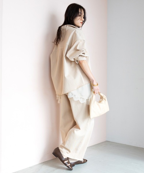 Elura（エルーラ）の「大人カラーデニムシャツ/625553（シャツ/ブラウス・レディース・ブルー/ライトピンク/ブラウン/ホワイト/ベージュ・FREE）」の17枚目の写真