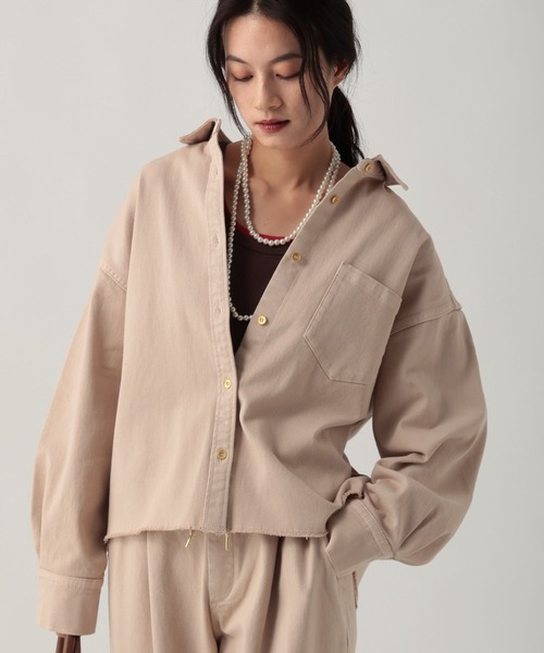 Elura(エルーラ)の「大人カラーデニムシャツ/625553(シャツ/ブラウス・レディース・ブルー/ライトピンク/ブラウン/ホワイト/ベージュ・FREE)」の20枚目の写真