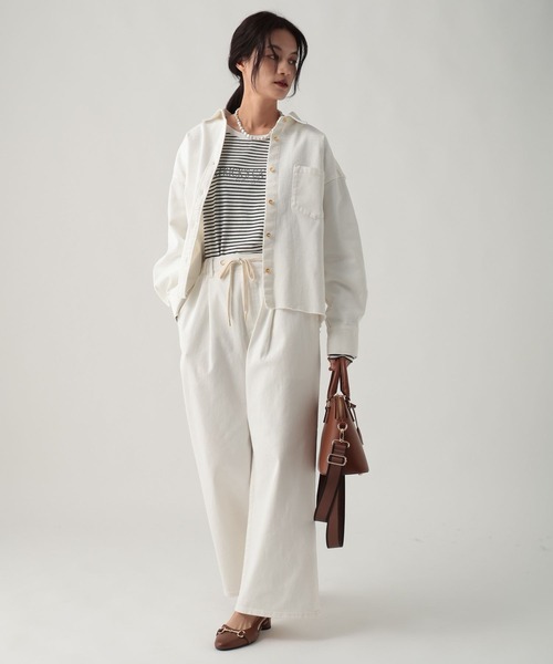 Elura(エルーラ)の「大人カラーデニムシャツ/625553(シャツ/ブラウス・レディース・ブルー/ライトピンク/ブラウン/ホワイト/ベージュ・FREE)」の19枚目の写真