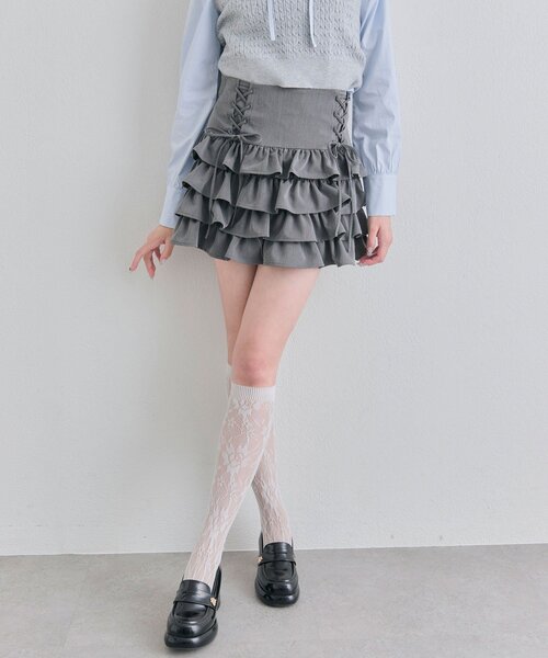 OLIVE des OLIVE（オリーブデオリーブ）の「レースアップ4段フリルスカート（スカート・レディース・ホワイト/インディゴブルー/オフホワイト/チャコールグレー・FREE）」の3枚目の写真