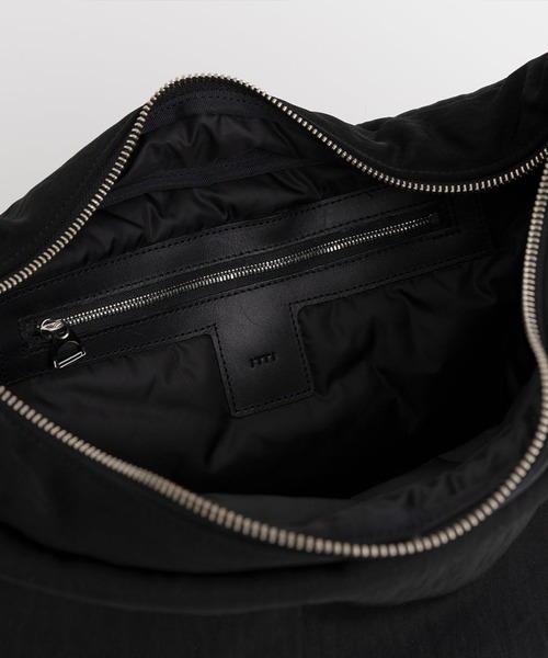 CONZ（コンズ）の「ANNIE PUFFER TOWN MOON BAG/CERATO BRIGHT（ショルダーバッグ・メンズ・ブラウン/ブラック・FREE）」の3枚目の写真