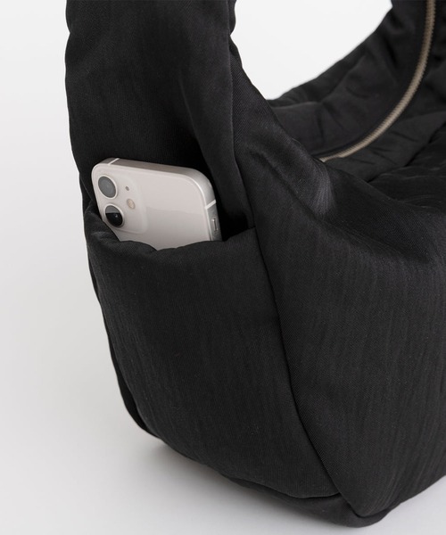 CONZ（コンズ）の「ANNIE PUFFER TOWN MOON BAG/CERATO BRIGHT（ショルダーバッグ・メンズ・ブラウン/ブラック・FREE）」の5枚目の写真