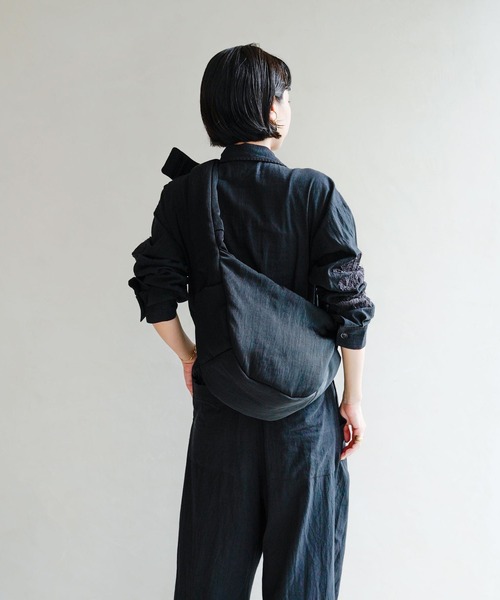 CONZ（コンズ）の「ANNIE PUFFER TOWN MOON BAG/CERATO BRIGHT（ショルダーバッグ・メンズ・ブラウン/ブラック・FREE）」の7枚目の写真