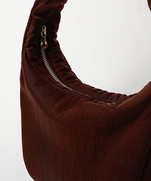 CONZ（コンズ）の「ANNIE PUFFER TOWN MOON BAG/CERATO BRIGHT（ショルダーバッグ・メンズ・ブラウン/ブラック・FREE）」の9枚目の写真
