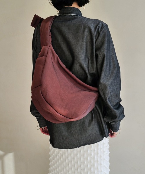 CONZ（コンズ）の「ANNIE PUFFER TOWN MOON BAG/CERATO BRIGHT（ショルダーバッグ・メンズ・ブラウン/ブラック・FREE）」の11枚目の写真
