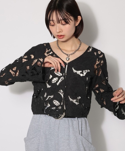 PAGEBOY（ページボーイ）の「ヴィンテージレースフレアスリーブブラウス（シャツ/ブラウス・レディース・ブラック/オフホワイト・FREE）」の2枚目の写真