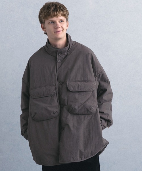 +phenix(プラスフェニックス)の「【WEB・直営店限定】+phenix(プラスフェニックス)PADDED STAND BLOUSON パデッド スタンド ブルゾン(ブルゾン・メンズ・ブラック/ブラウン・M/L)」の2枚目の写真